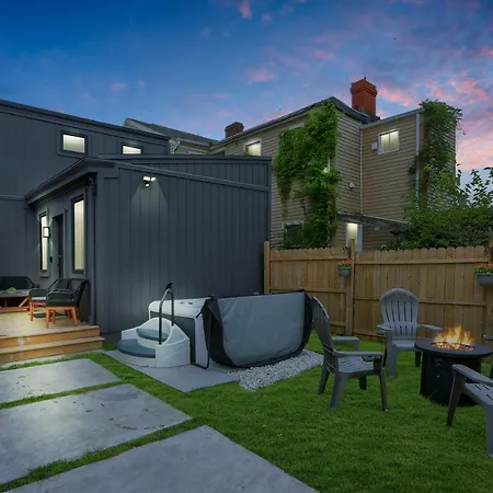 Urban Oasis Retreat With Luxury Design, Hot Tub, Fire Pit, Breathtaking Downtown & River Views